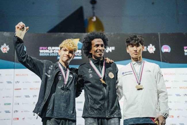 Sports Climbing’ Lee Do-hyun, World Championships Bouldering’s First podium ‘Copper Medal’